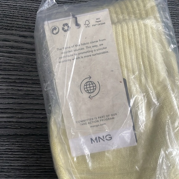 NWT knit gloves - Picture 5 of 8